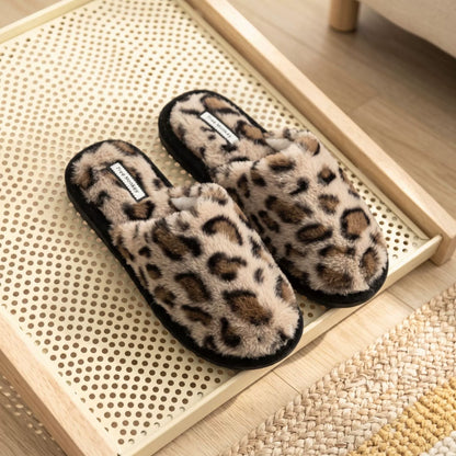 Flauschige Damen-Pantoletten mit Leopardenmuster – Ansicht 4