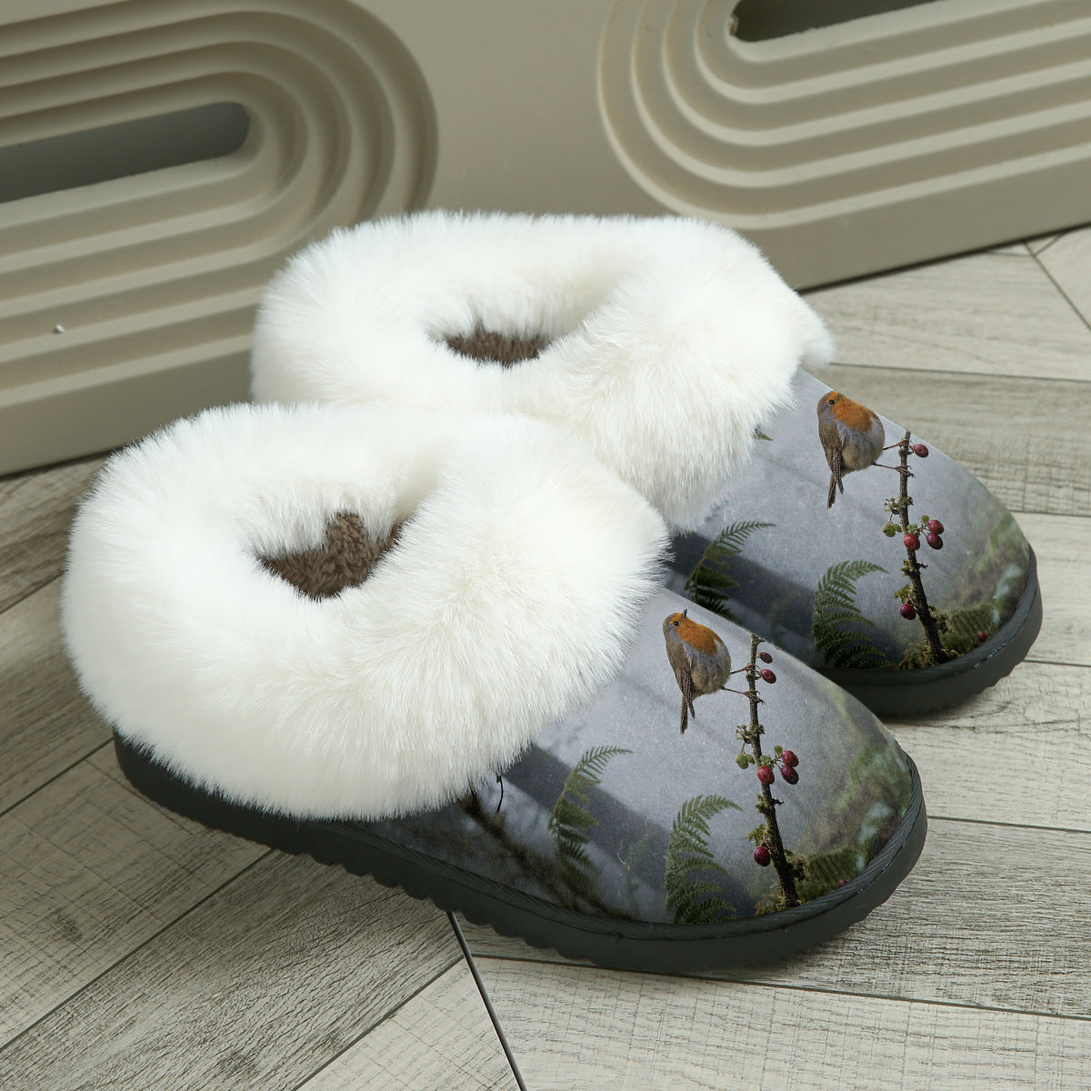 Flauschige Damen-Hausschuhstiefel mit Rotkehlchenmotiv – Ansicht 5