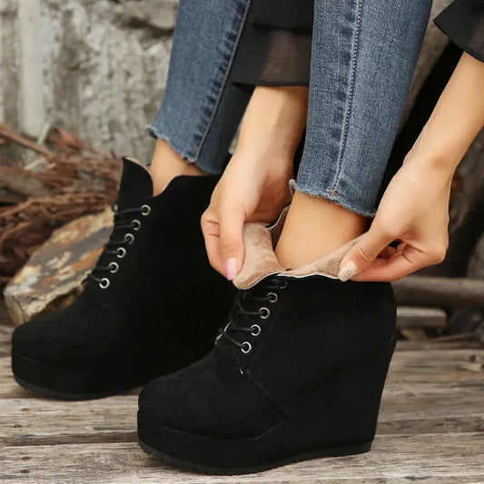Gefütterte Damen-Winterstiefel mit Plateau-Keilsohle – Ansicht 1