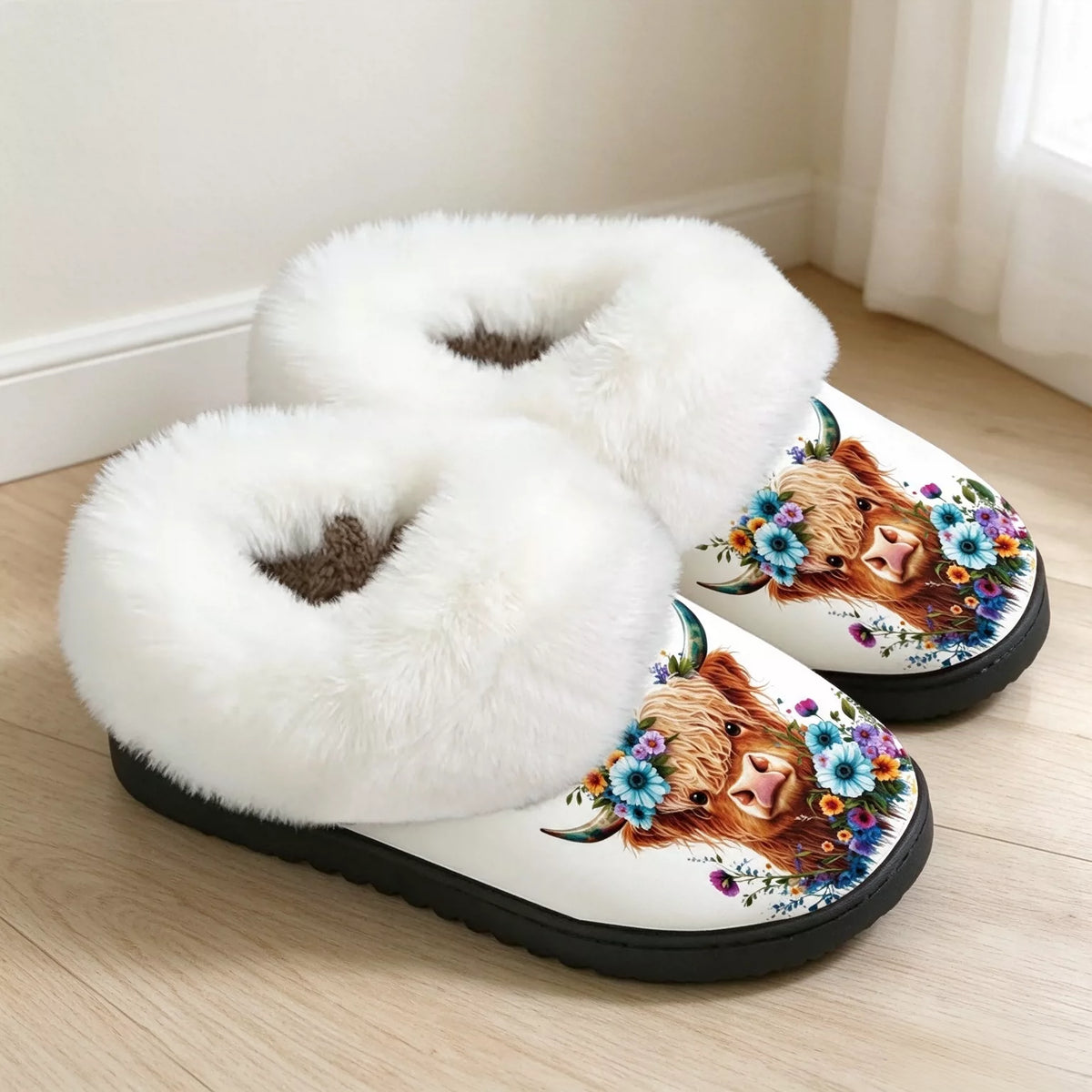 Gemütliche Damen-Pantoffeln mit Hochlandrind und Blumen – Ansicht 4