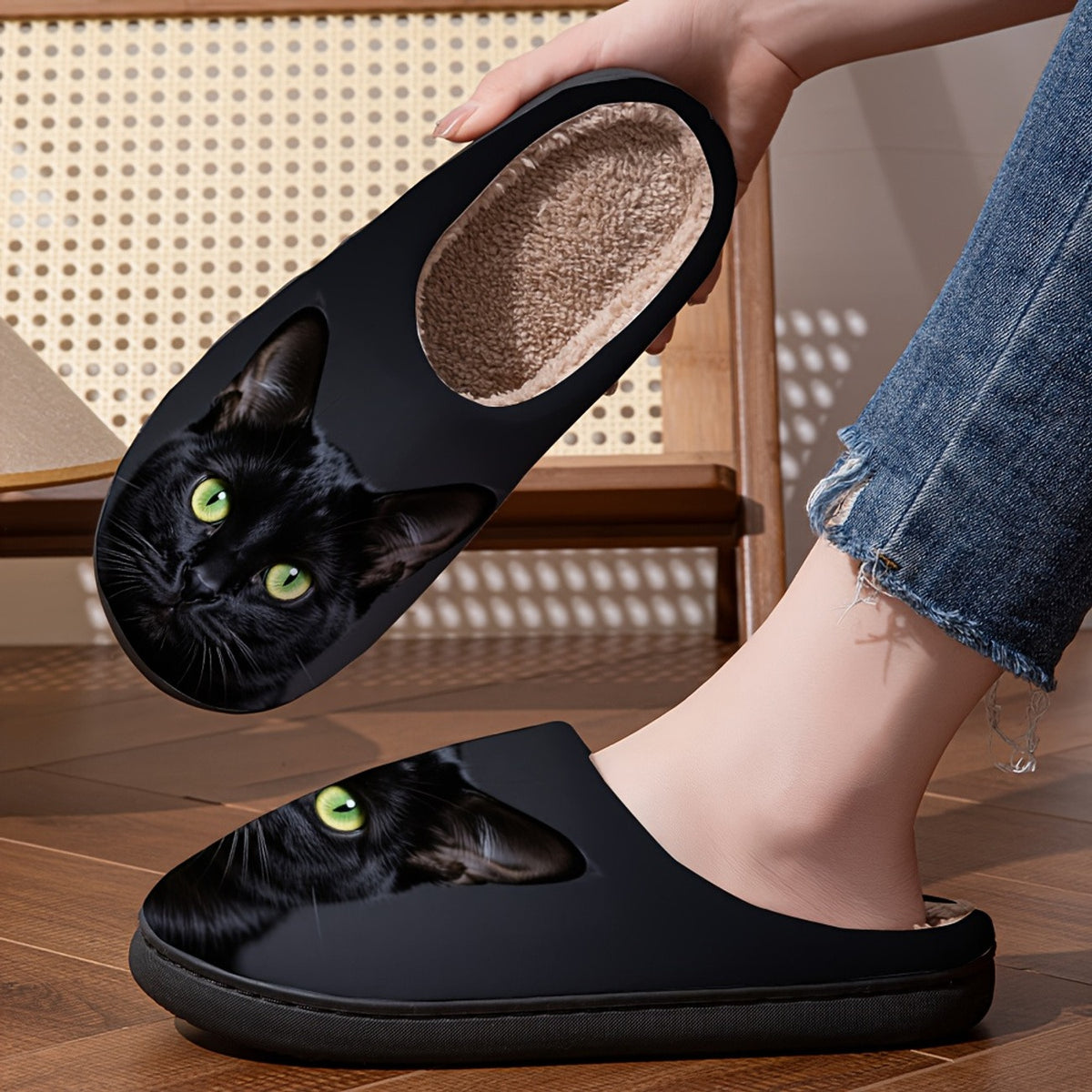 Damen-Pantoffeln mit schwarzem Katzenmotiv – Ansicht 2